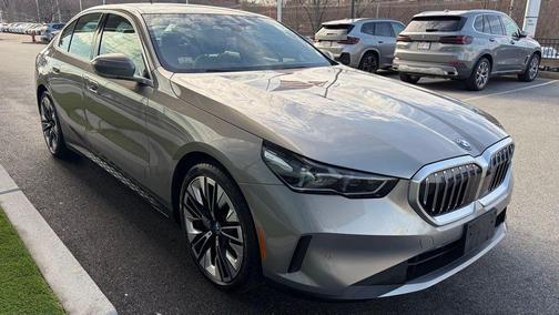 Gray Metallic 2025 BMW i5 xDrive40