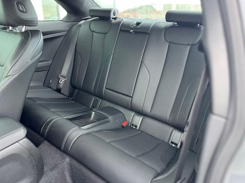 2025 BMW 230 i xDrive