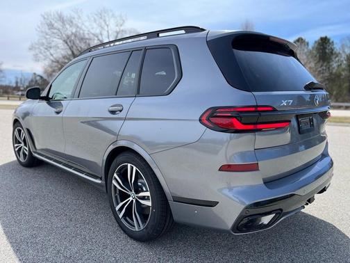 2025 BMW X7 xDrive40i