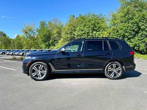 2022 BMW X7 M50i