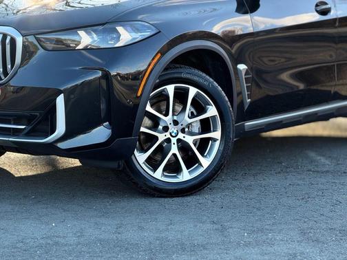 Black Sapphire Metallic 2024 BMW X5 xDrive40i
