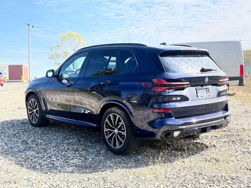 Tanzanite Blue II Metallic 2026 BMW X5 PHEV xDrive50e