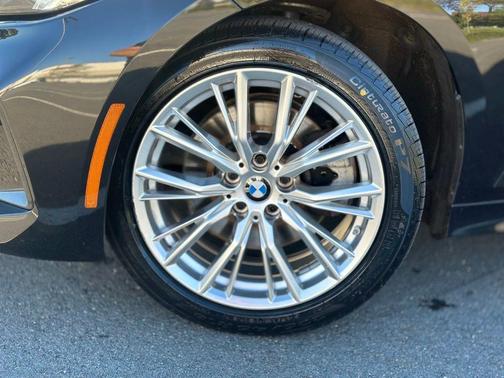 2023 BMW 330 i xDrive