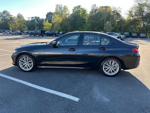 2023 BMW 330 i xDrive
