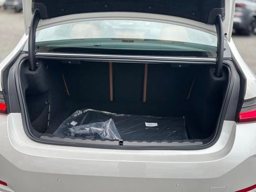 2026 BMW 330 I XDrive NA