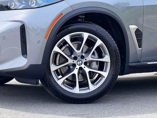 Gray Metallic 2026 BMW X5 xDrive40i