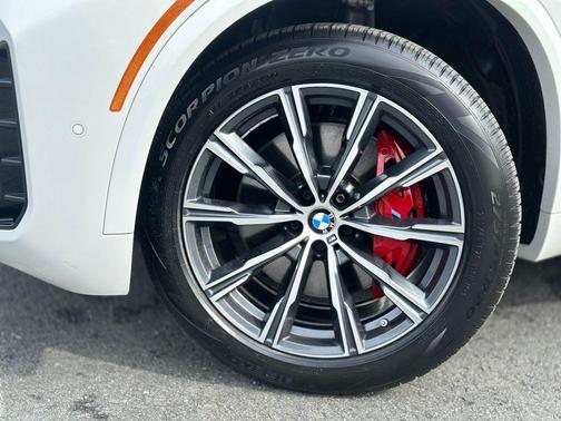 Alpine White 2024 BMW X5 xDrive40i
