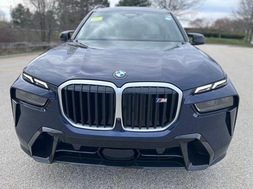 2025 BMW X7 M60i