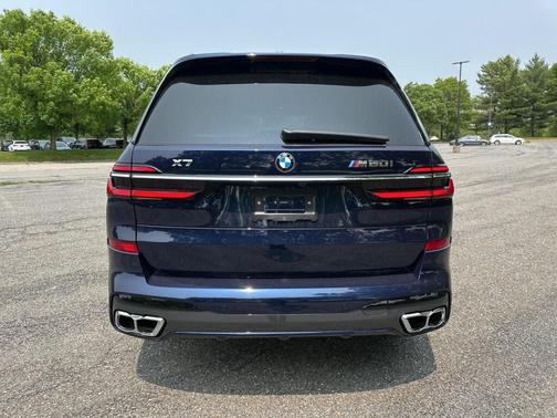 2025 BMW X7 M60i