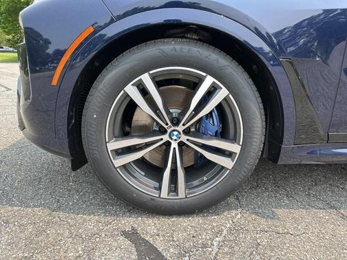 2025 BMW X7 M60i