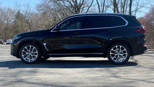 Black Sapphire Metallic 2024 BMW X5 xDrive40i