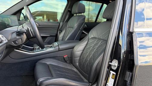 Black Sapphire Metallic 2024 BMW X5 xDrive40i