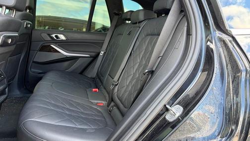 Black Sapphire Metallic 2024 BMW X5 xDrive40i