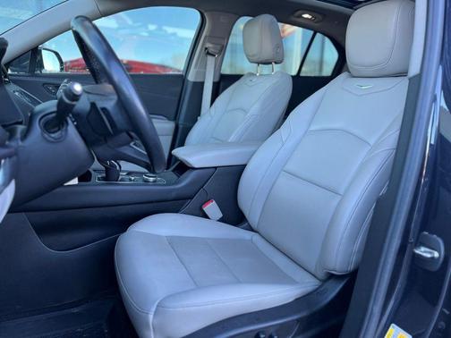 2022 Cadillac XT4 Luxury