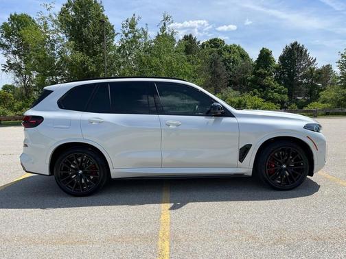 2025 BMW X5 M60i