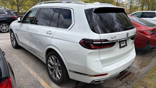 Mineral White Metallic 2024 BMW X7 xDrive40i
