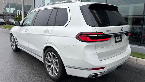 Mineral White Metallic 2024 BMW X7 xDrive40i