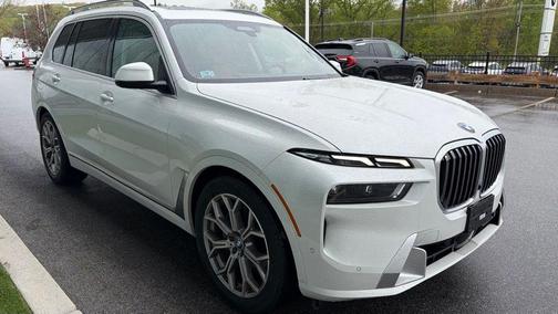 Mineral White Metallic 2024 BMW X7 xDrive40i