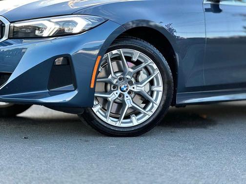 2025 BMW 330 i xDrive