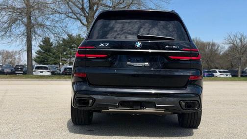 Black Sapphire Metallic 2026 BMW X7 xDrive40i