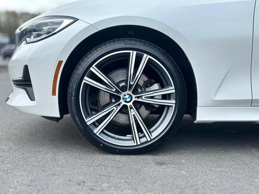 2022 BMW 330 i xDrive