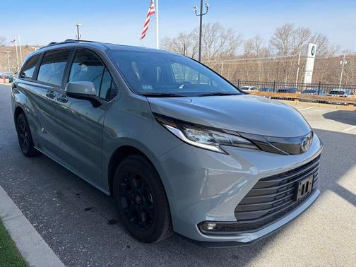 2025 Toyota Sienna Woodland Edition