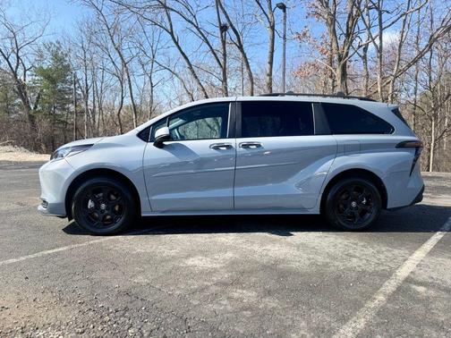 2025 Toyota Sienna Woodland Edition