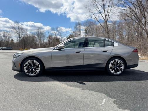 2025 BMW i5 xDrive40