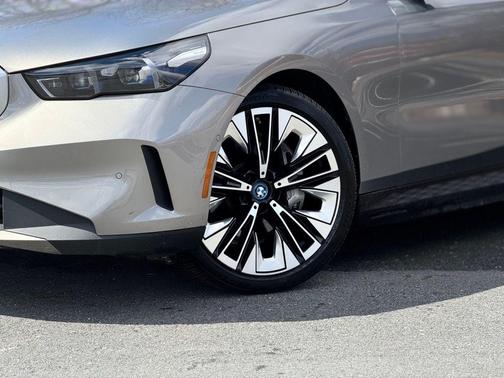 2025 BMW i5 xDrive40