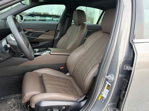 2025 BMW i5 xDrive40