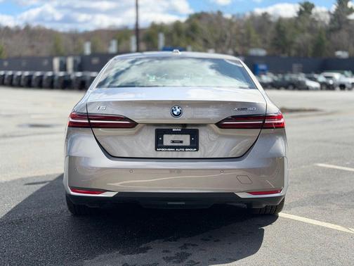 2025 BMW i5 xDrive40