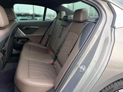 2025 BMW i5 xDrive40