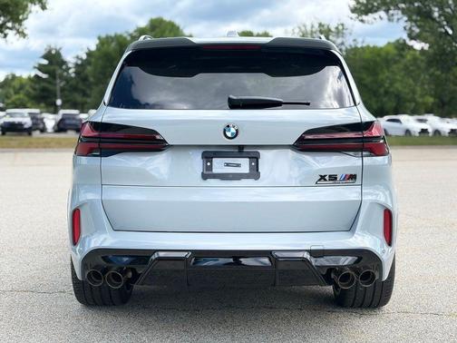 Black Sapphire Metallic 2026 BMW X5 M60i