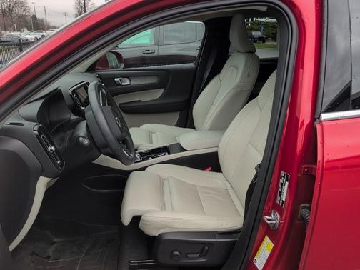 Red 2022 Volvo XC40 T5 Inscription