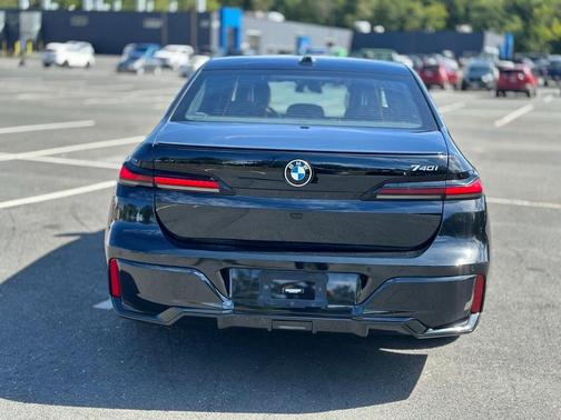 2023 BMW 740 i
