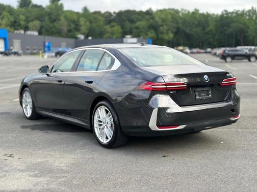 2024 BMW 530 i xDrive
