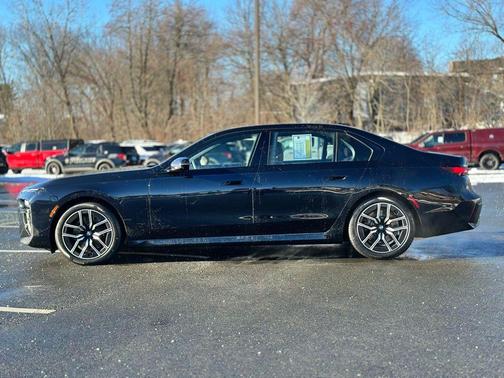 2025 BMW 740 i xDrive