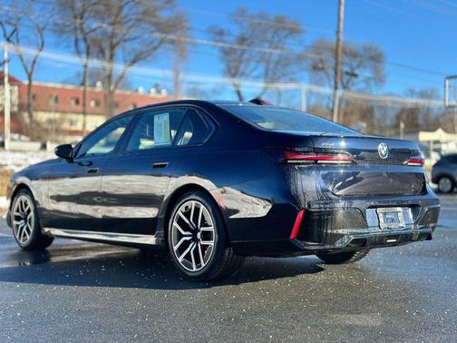 2025 BMW 740 i xDrive