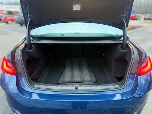 2024 BMW 330 i xDrive