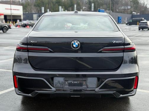 2025 BMW 740 i xDrive