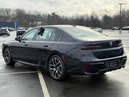 2025 BMW 740 i xDrive