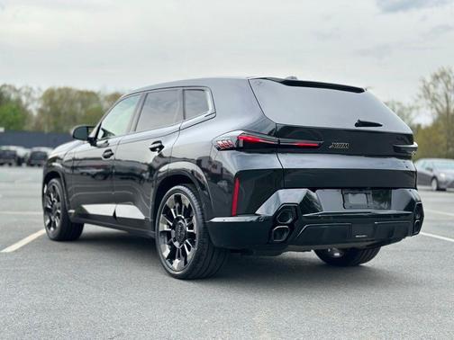 Black Sapphire Metallic 2023 BMW XM Base