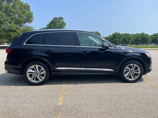 2021 Audi Q7 45 Premium Plus
