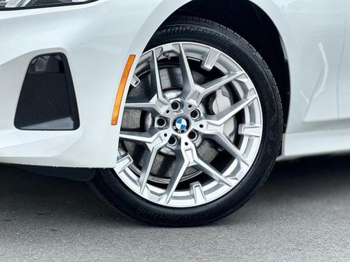 2025 BMW 330 i xDrive