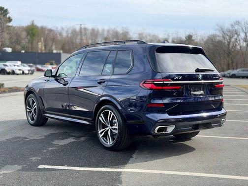 Tanzanite Blue II Metallic 2026 BMW X7 xDrive40i