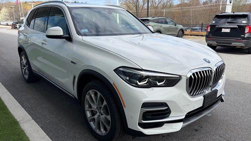 Alpine White 2023 BMW X5 PHEV xDrive45e