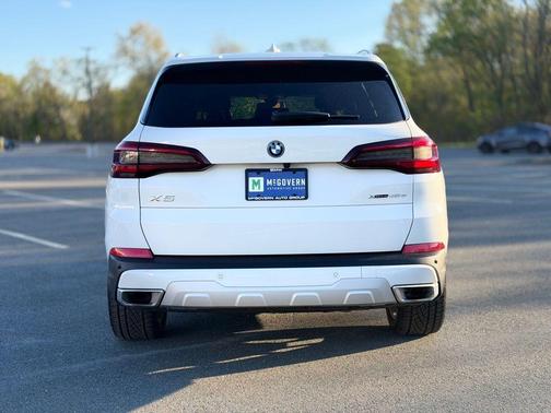 Alpine White 2023 BMW X5 PHEV xDrive45e