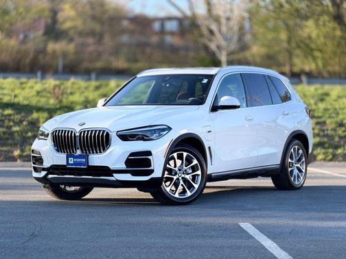 Alpine White 2023 BMW X5 PHEV xDrive45e