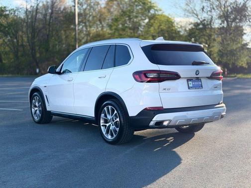 Alpine White 2023 BMW X5 PHEV xDrive45e