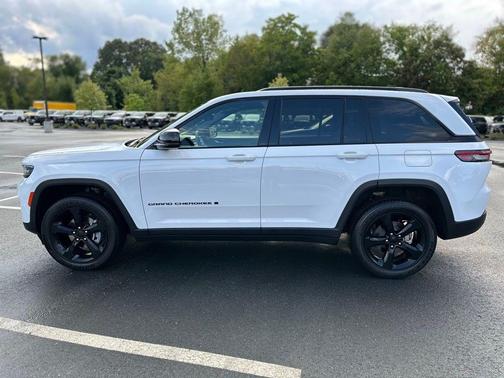 2024 Jeep Grand Cherokee Laredo